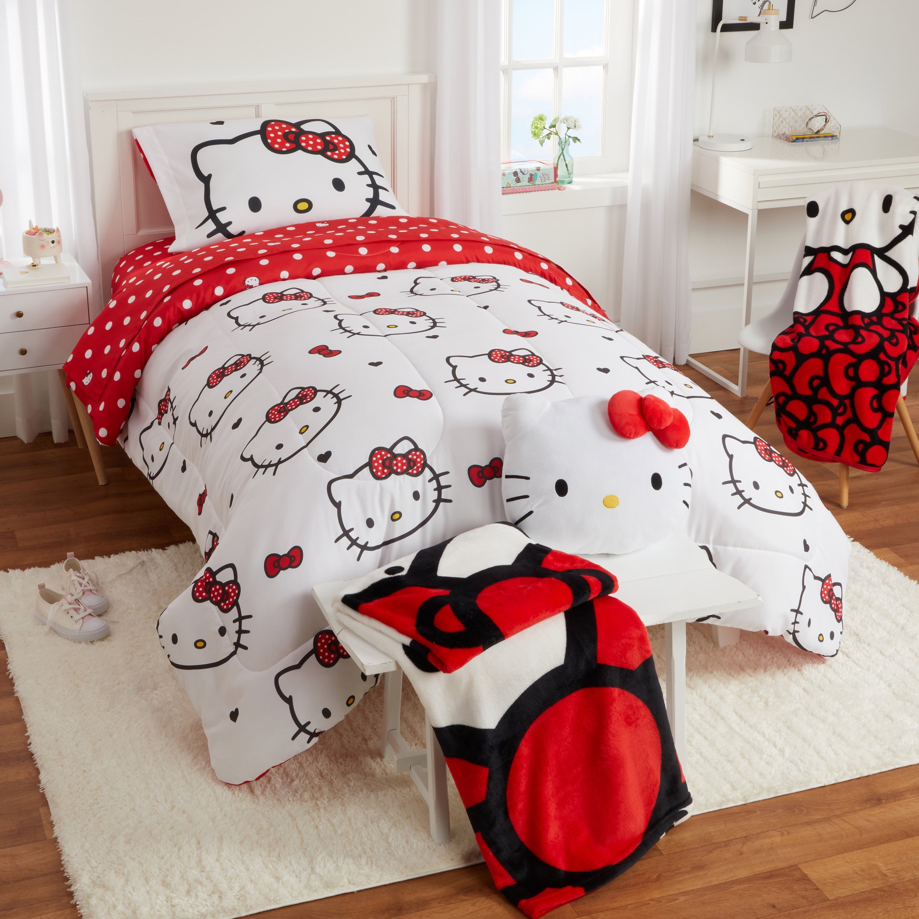Hello Kitty Kids Queen Bed in a Bag, Comforter Sheet Set and Bonus Tote, Pink Sanrio